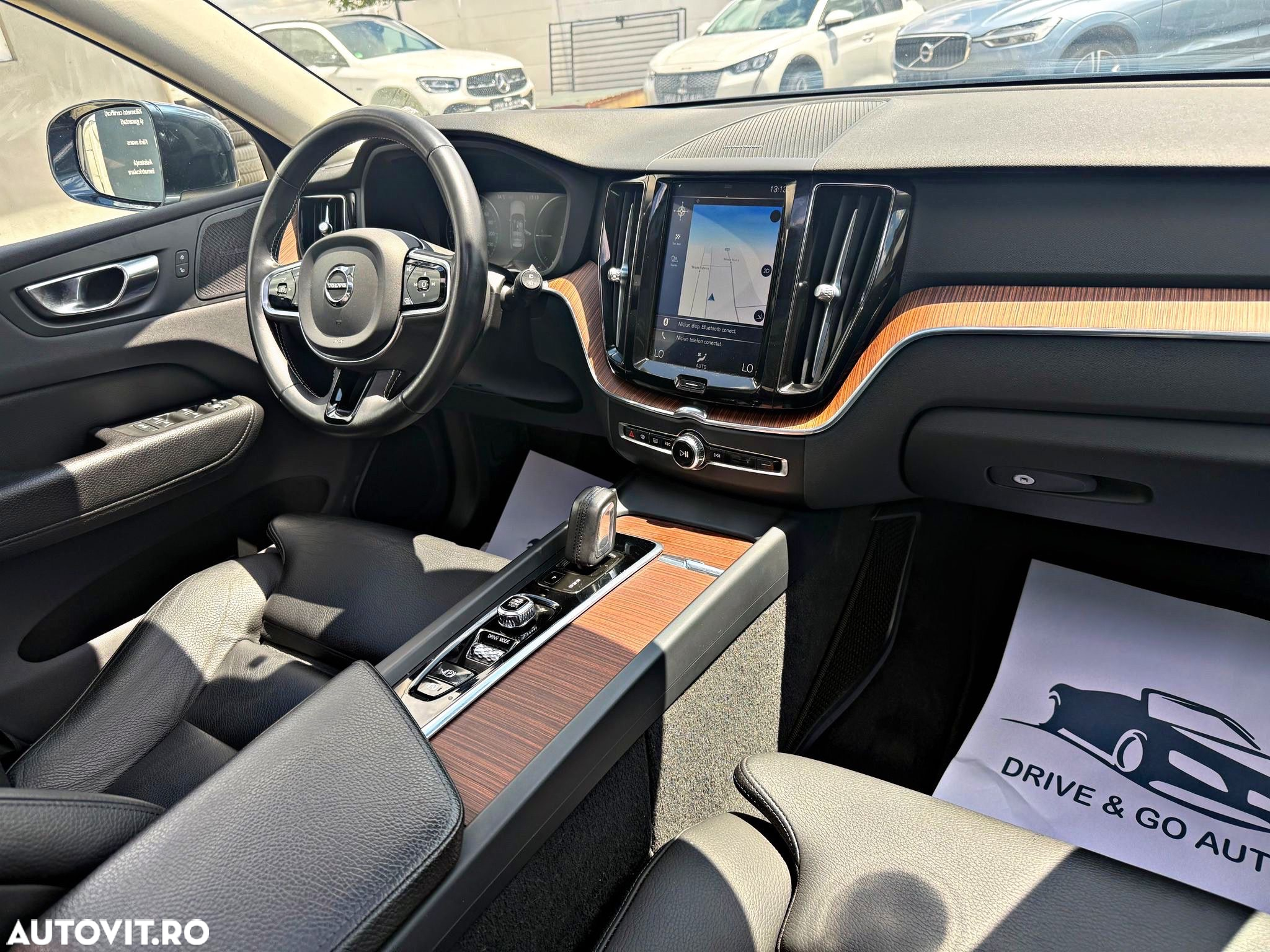 Volvo XC 60 T8 Twin Engine AWD Momentum Pro - 11