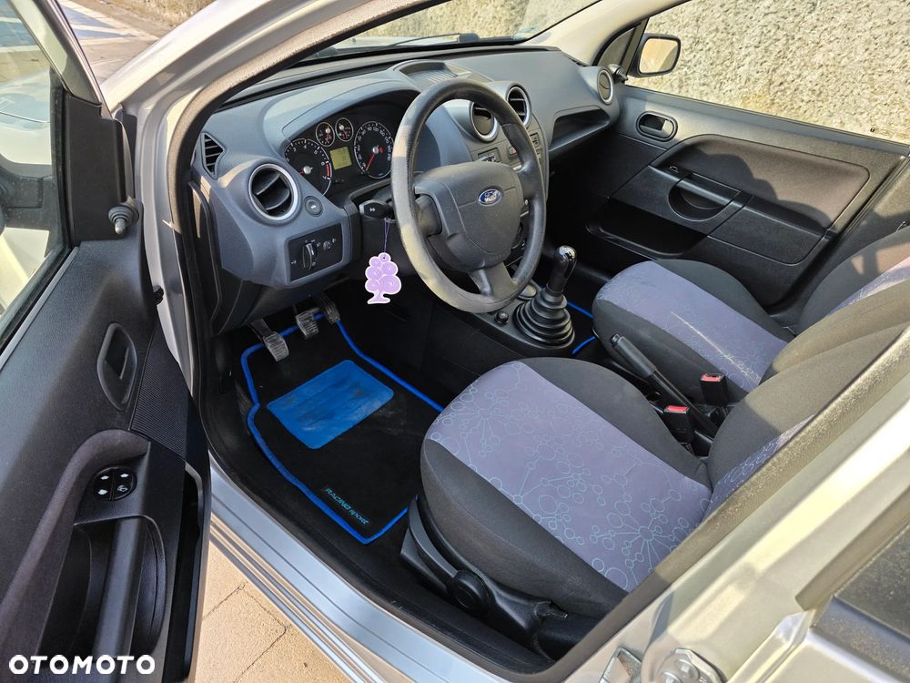Ford Fiesta 1.3 - 8