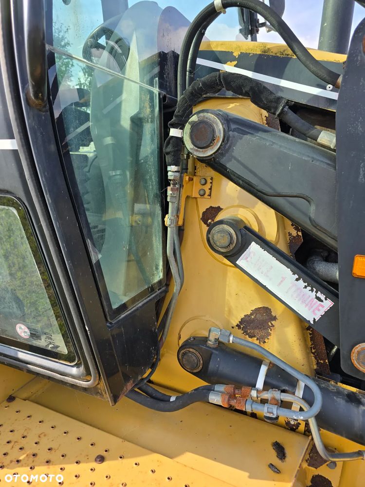 Caterpillar - 16