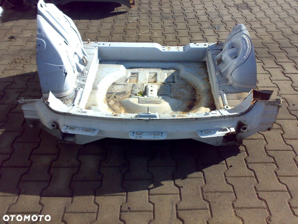 jeep grand cherokee wk2 2014 2021 pas tylny tył podłoga wanna - 1