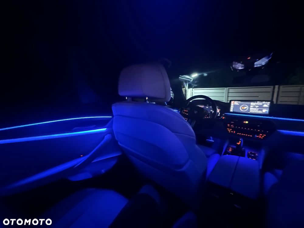 BMW Seria 5 520d xDrive - 17