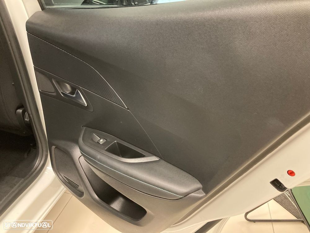 Peugeot 2008 1.2 PureTech Active Pack - 29