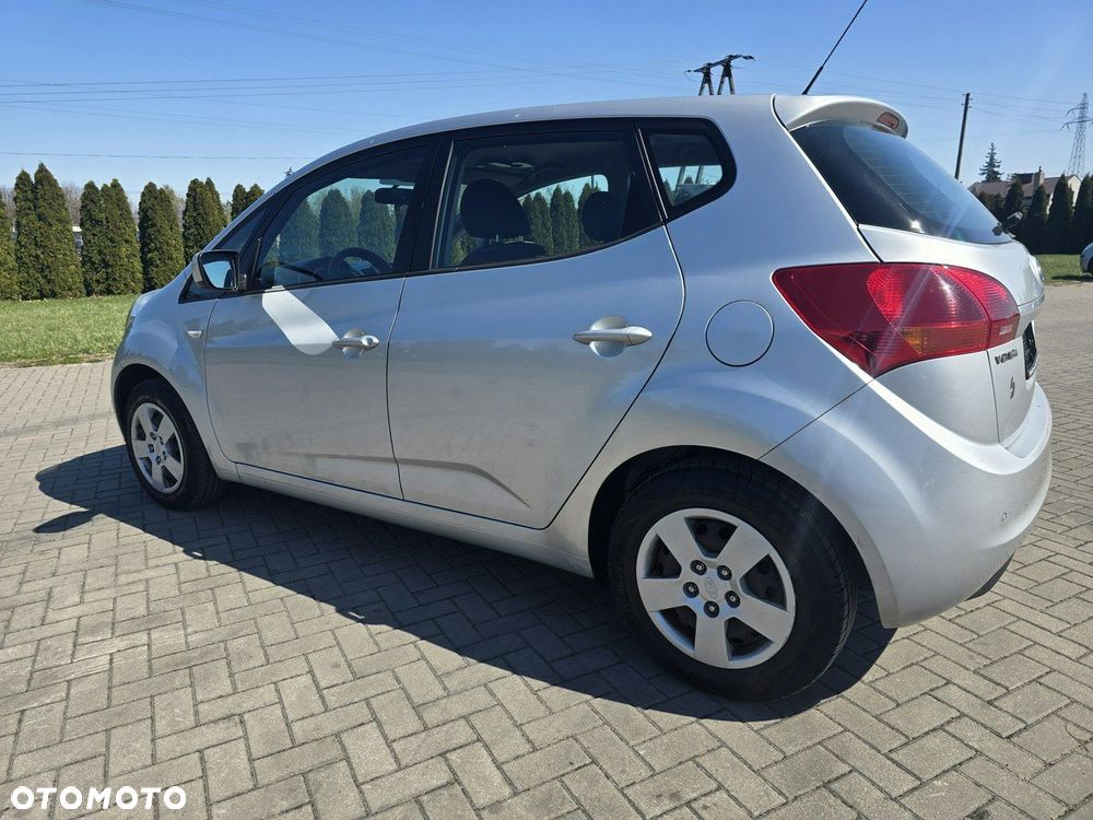Kia Venga - 11