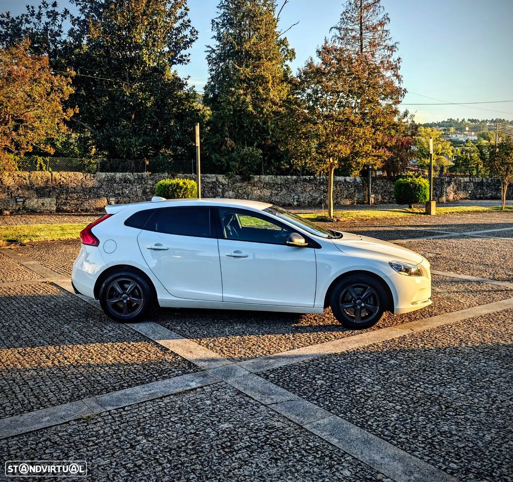 Volvo V40 D3 Momentum - 4