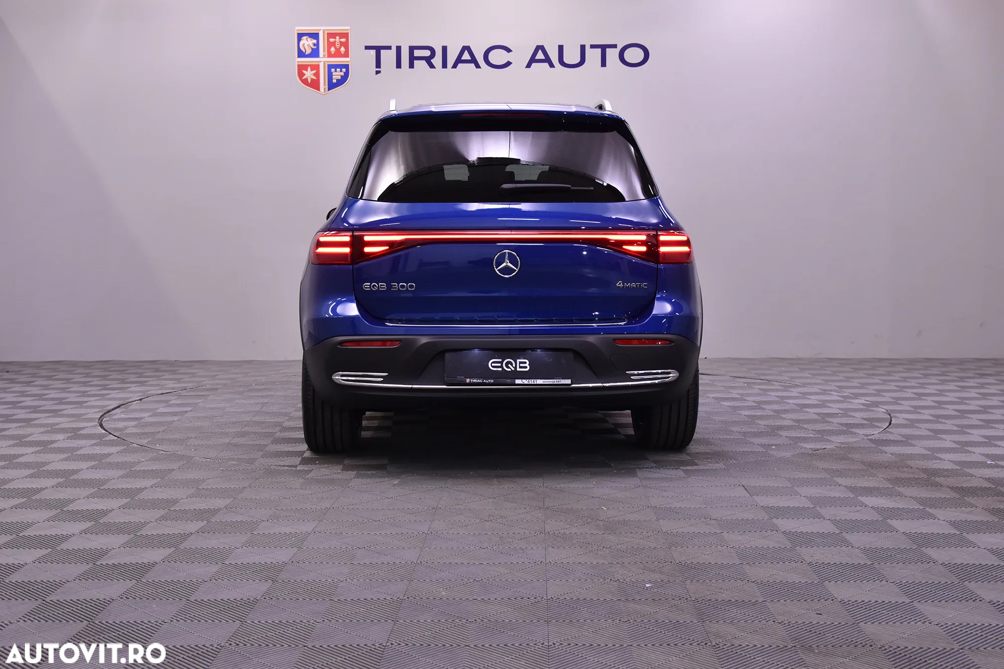 Mercedes-Benz EQB 300 4MATIC - 4