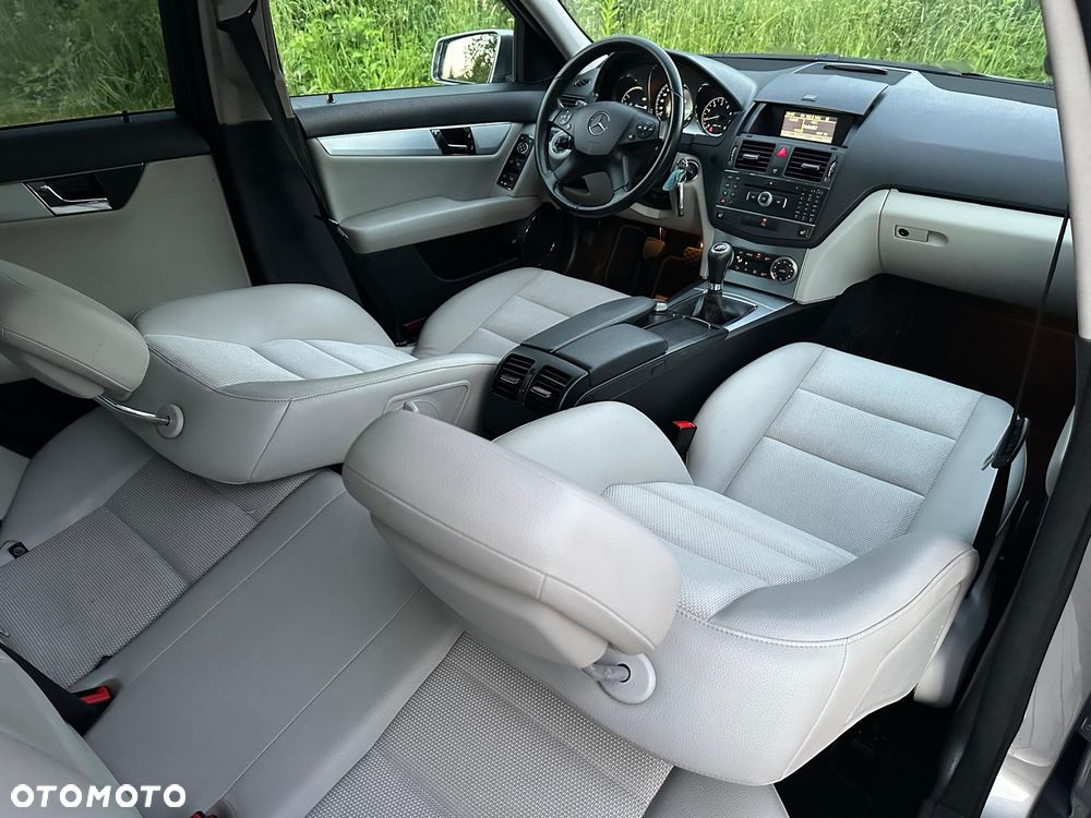 Mercedes-Benz Klasa C 180 Kompressor BlueEFFICIENCY Avantgarde - 24