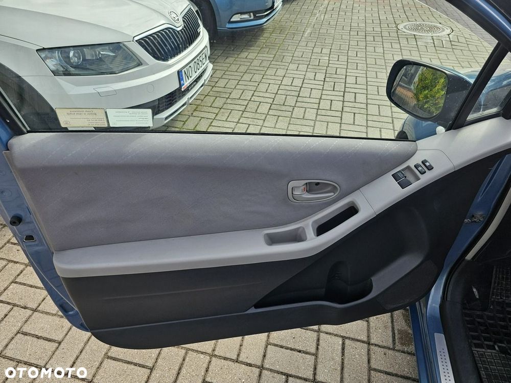 Toyota Yaris 1.3 VVT-i Luna - 29