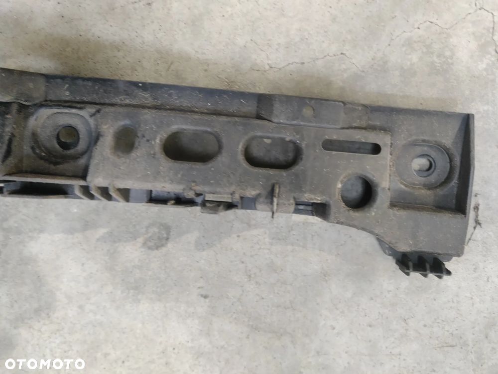 Ślizg tylnego zderzaka Seat Leon 3 III kombi mocowanie 5F9807863 - 2