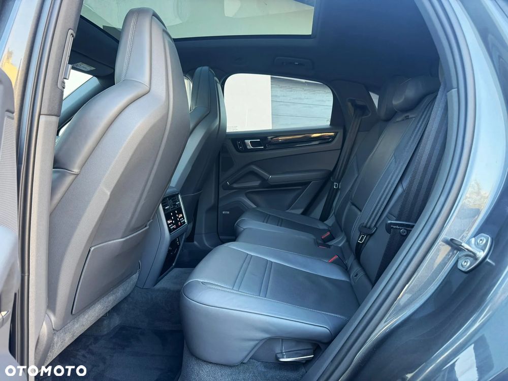 Porsche Cayenne Platinum Edition - 9
