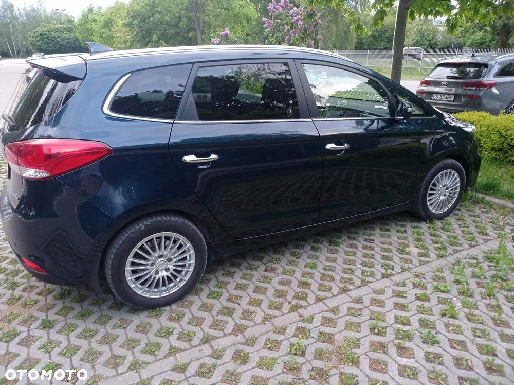 Kia Carens - 9