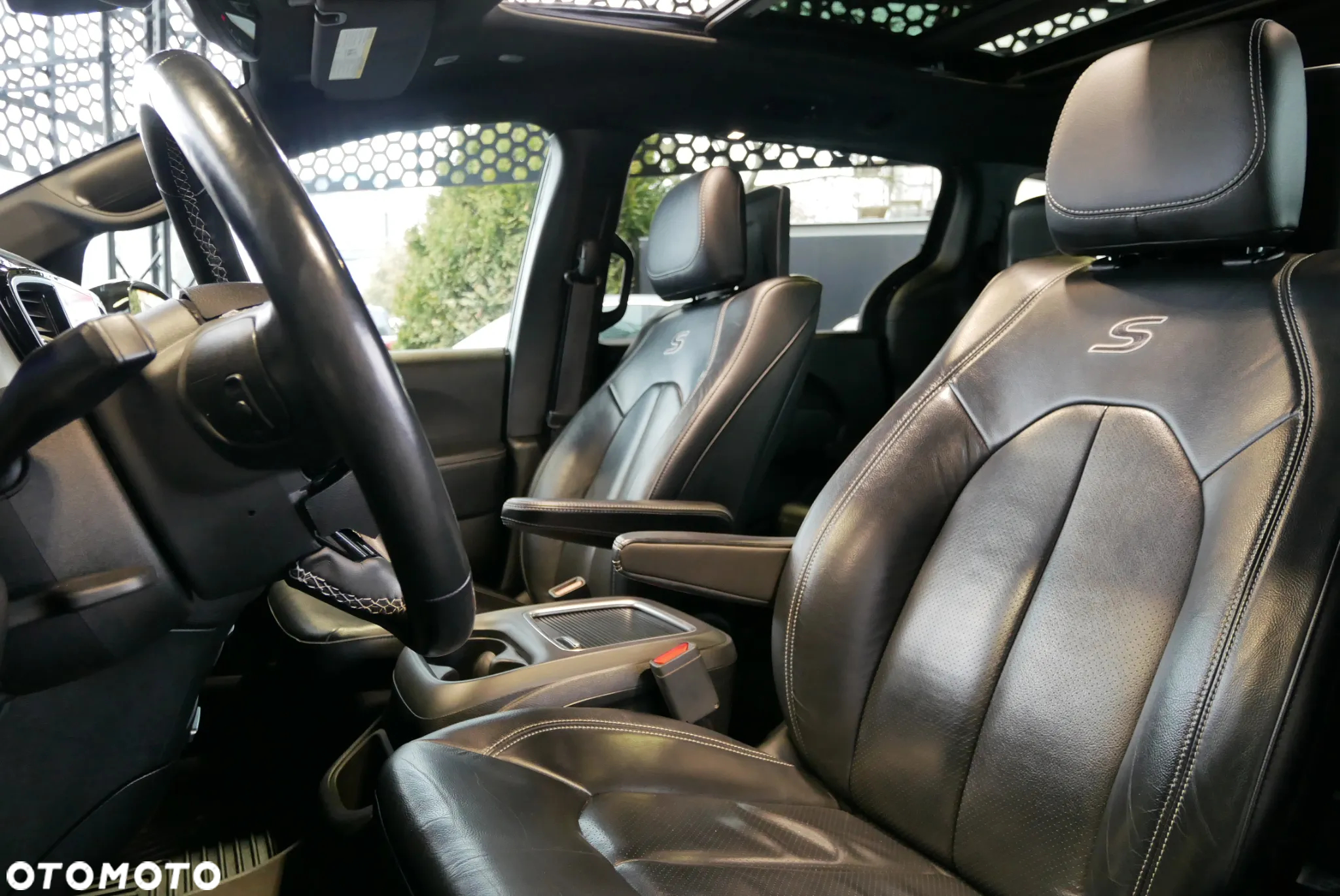 Chrysler Pacifica - 10