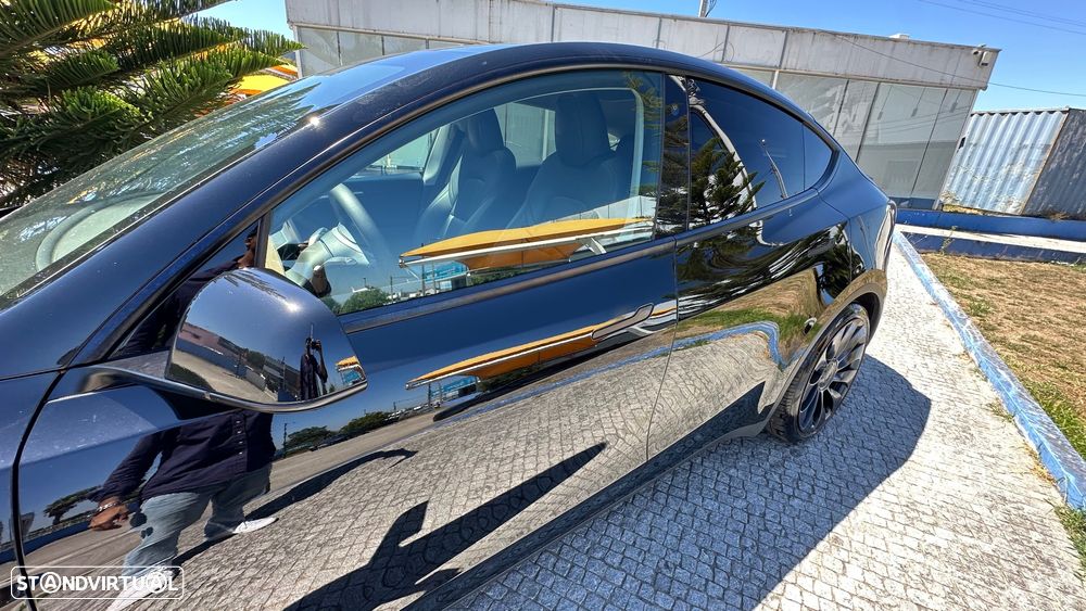 Tesla Model Y Performance Dual Motor AWD - 19