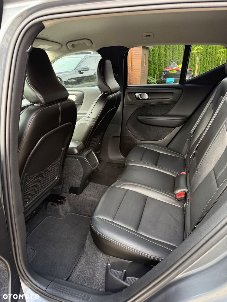 Volvo XC 40 D3 AWD Momentum Pro - 26