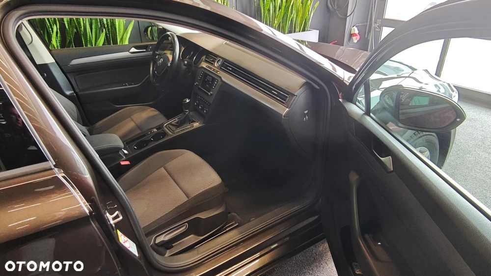 Volkswagen Passat - 12