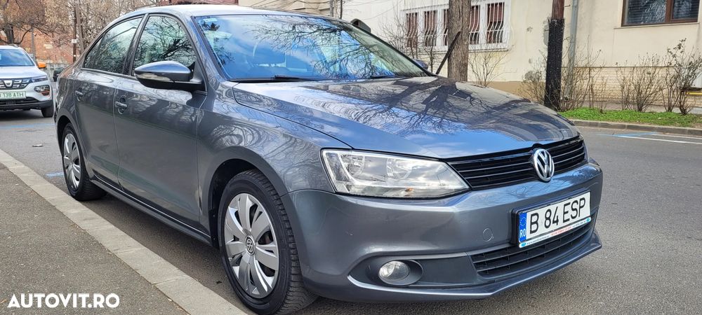 Volkswagen Jetta 1.6 TDI Trendline - 8