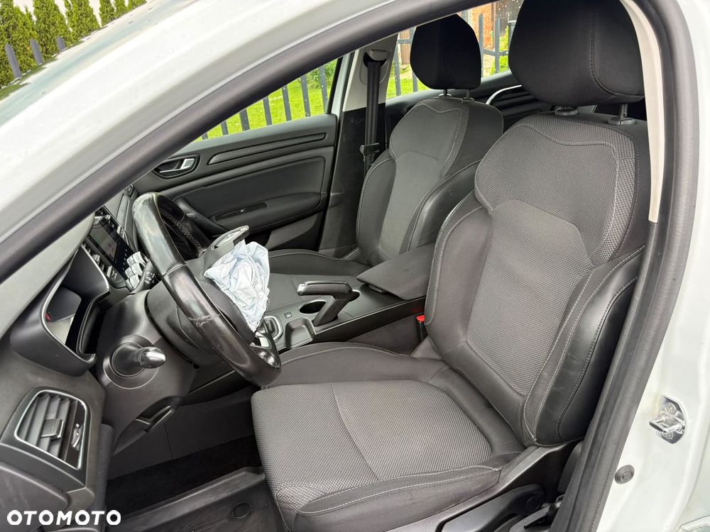 Renault Megane 1.5 Blue dCi Zen - 10