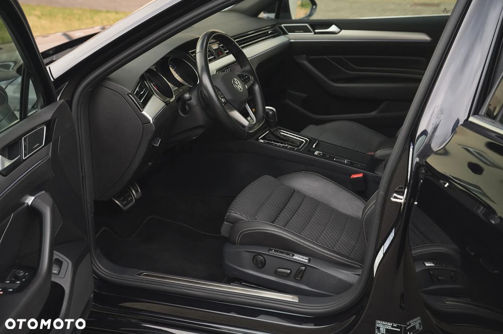 Volkswagen Passat Variant 2.0 TDI SCR DSG R-Line - 19