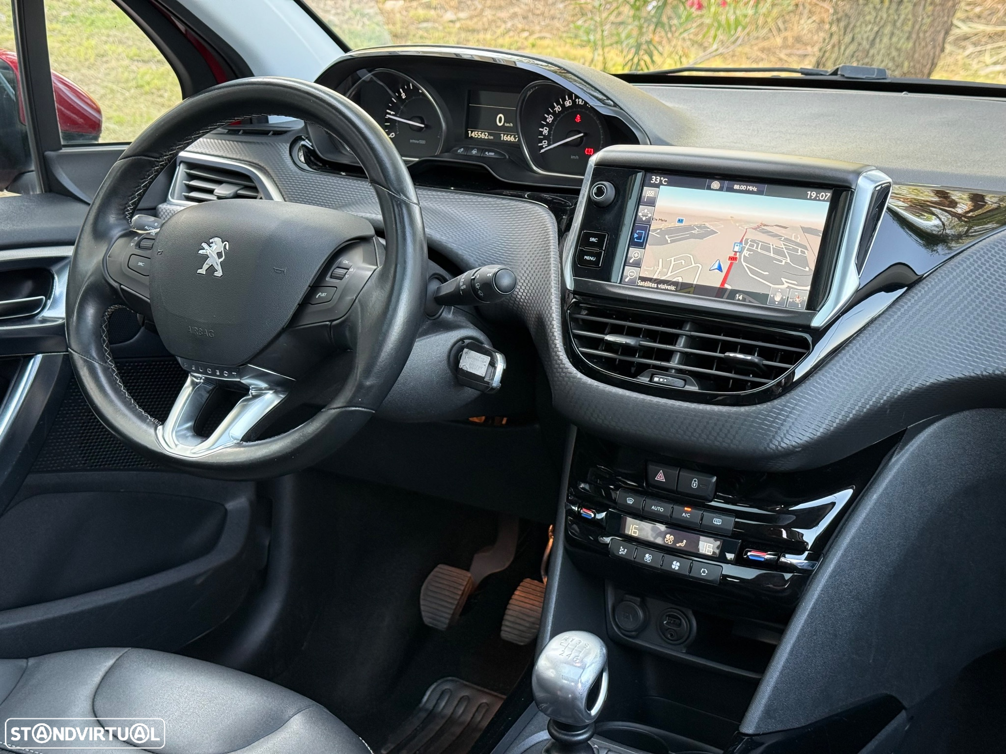 Peugeot 2008 1.6 BlueHDi Allure - 26