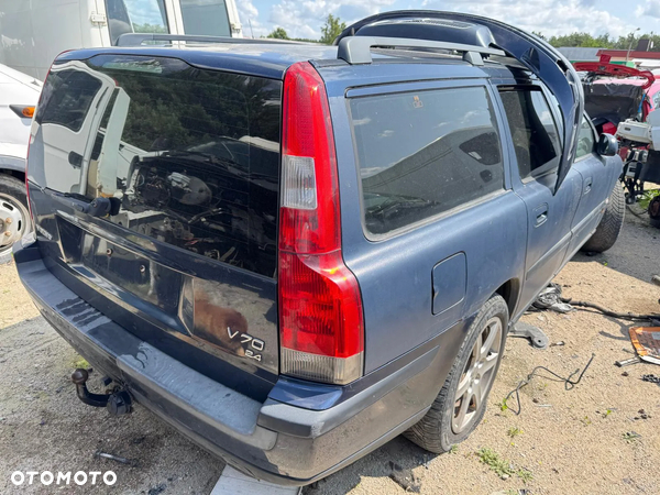 Volvo V70 2004r 2.4 benzyna 140 KM Pojazd cały na części
