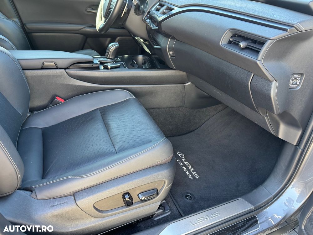 Lexus UX 300e Executive - 28