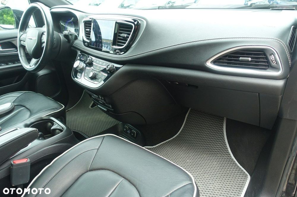 Chrysler Pacifica - 27