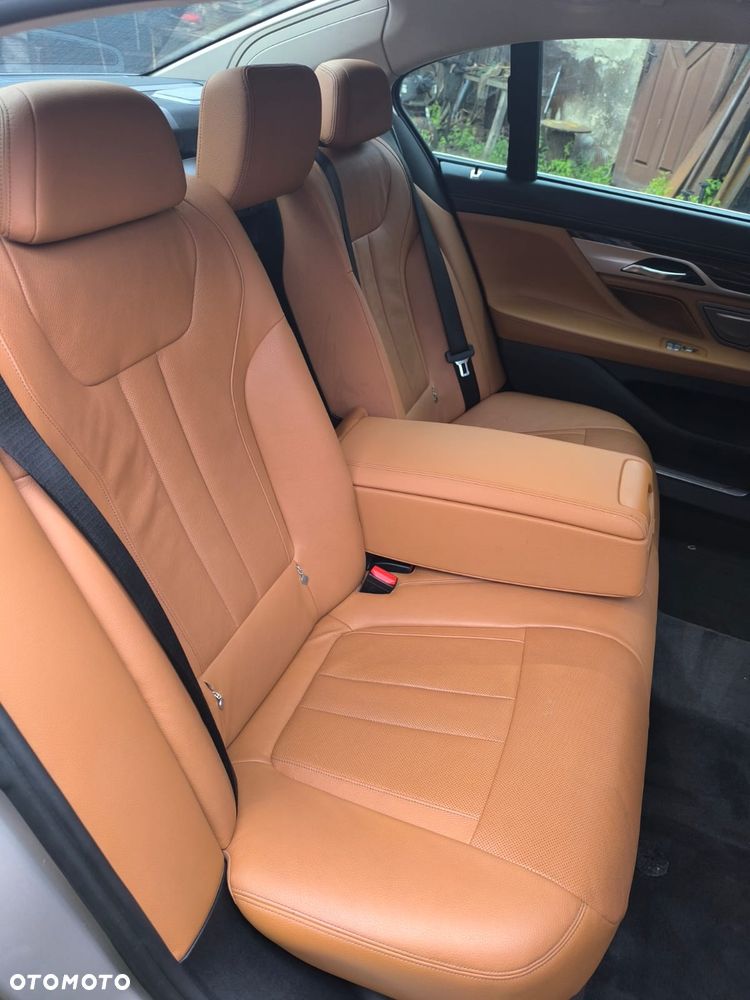BMW Seria 7 740Li - 3