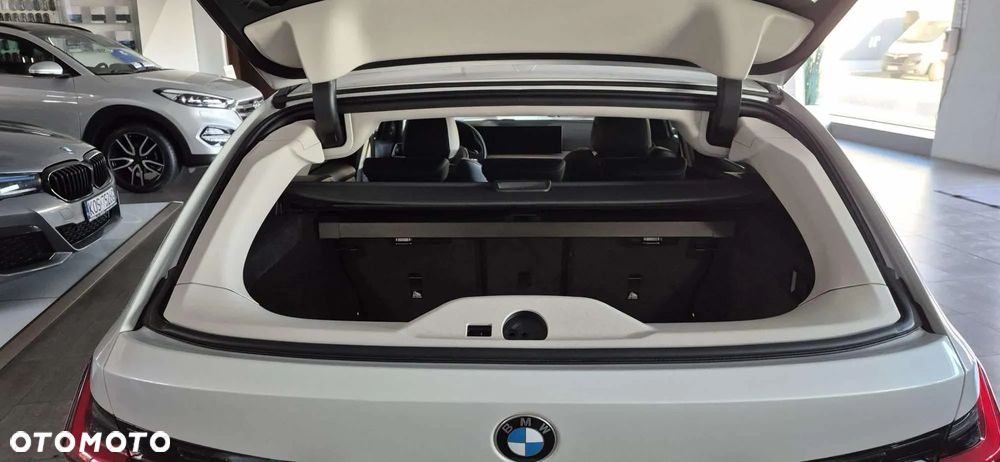 BMW Seria 3 318d Touring - 17