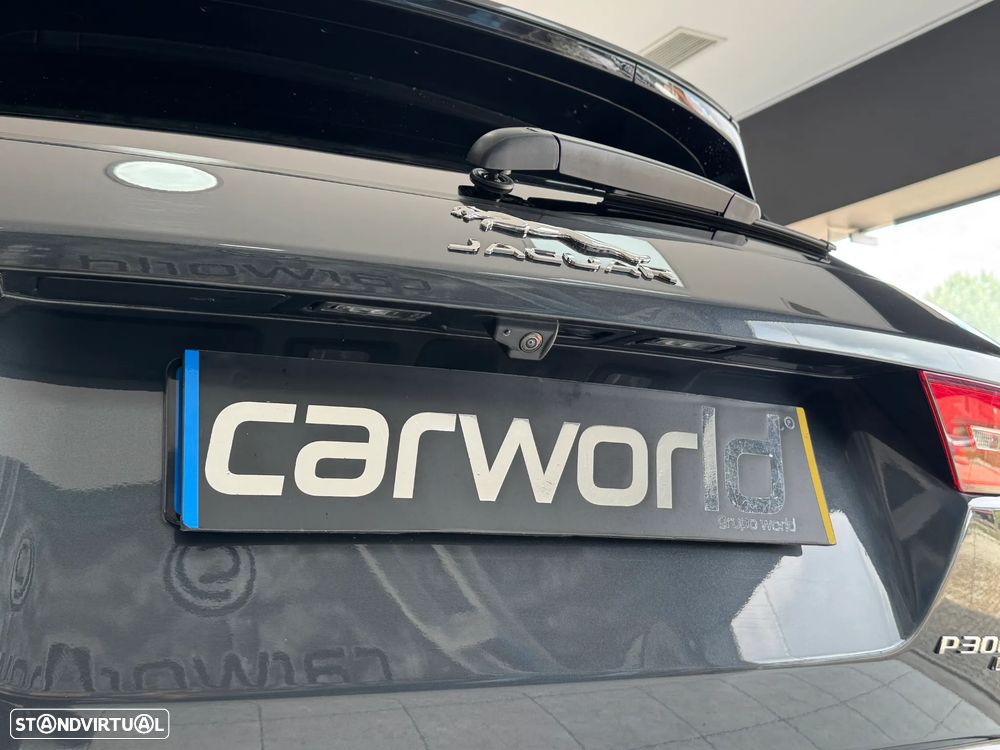 Jaguar E-Pace 1.5 P300e R-Dynamic HSE AWD Aut. — fotografia 16