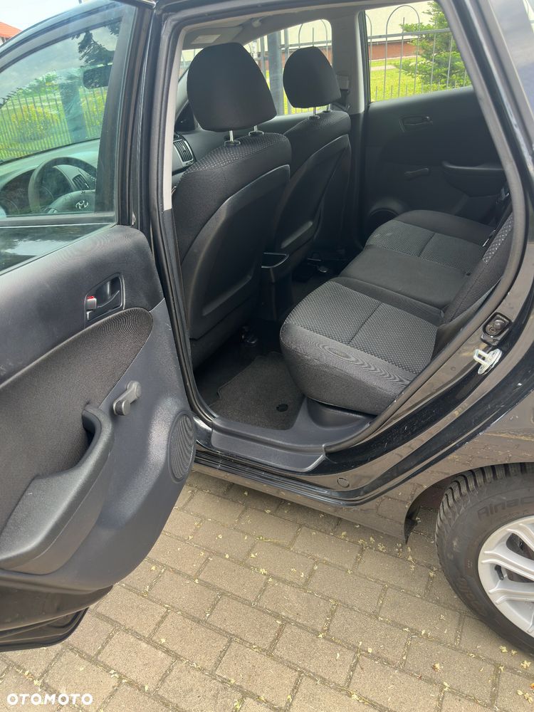 Hyundai i30 1.4 Base + - 6