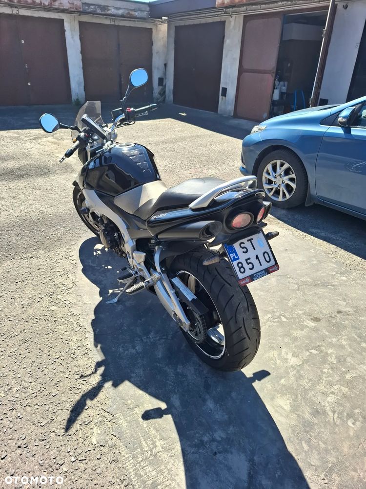 Suzuki GSR - 4