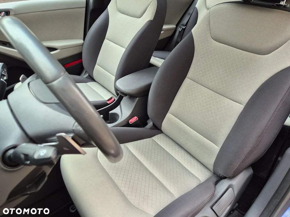 Hyundai IONIQ - 17