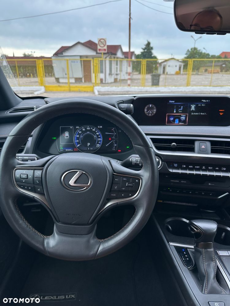 Lexus UX - 10