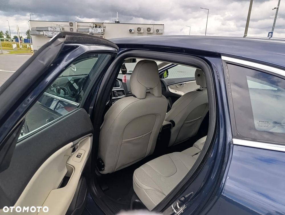 Volvo V40 D2 Momentum - 10
