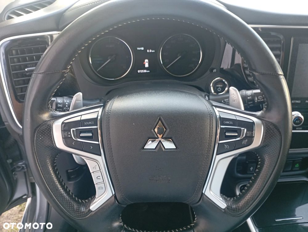 Mitsubishi Outlander - 22