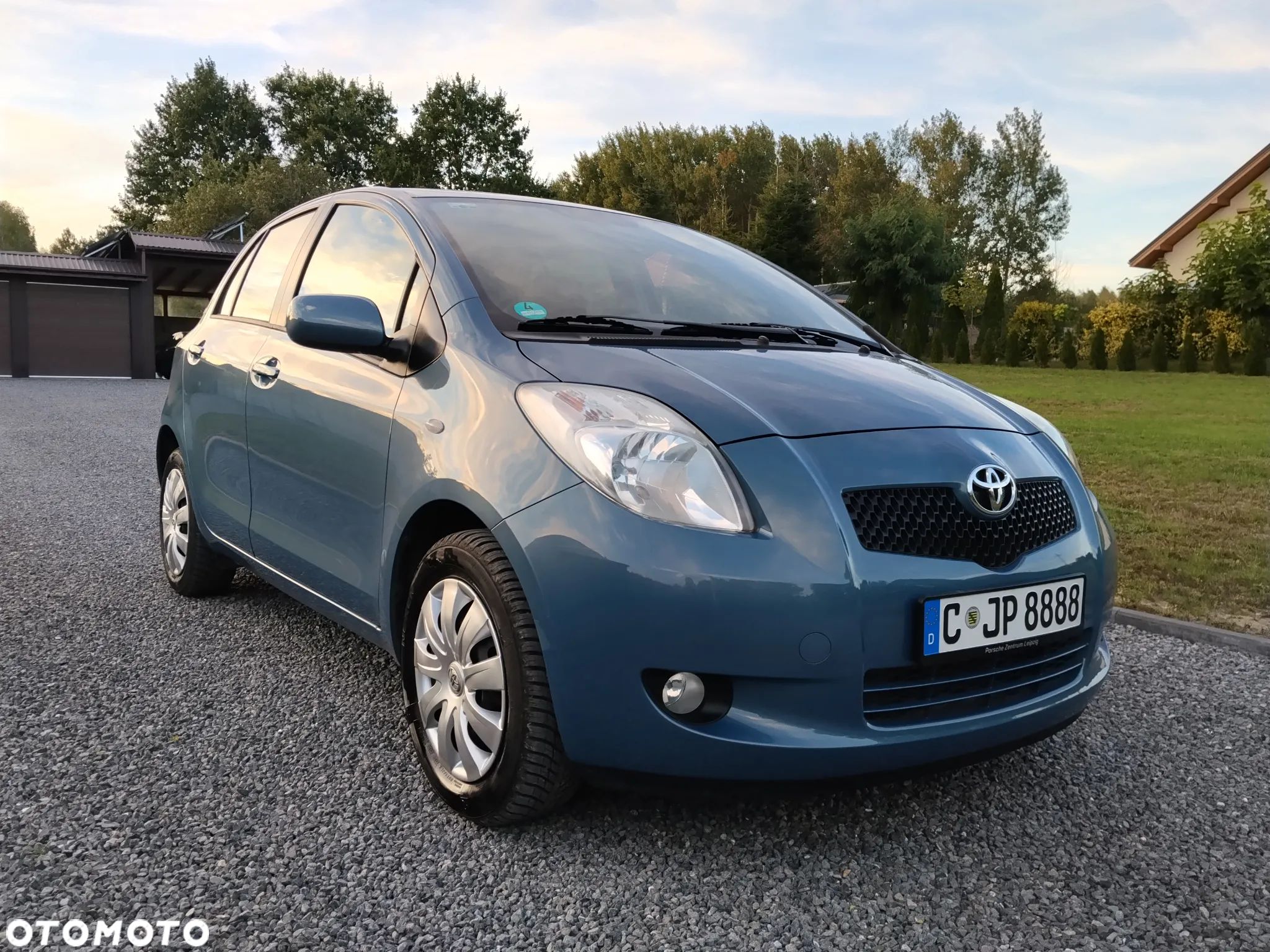 Toyota Yaris 1.3 VVT-i Sol - 1