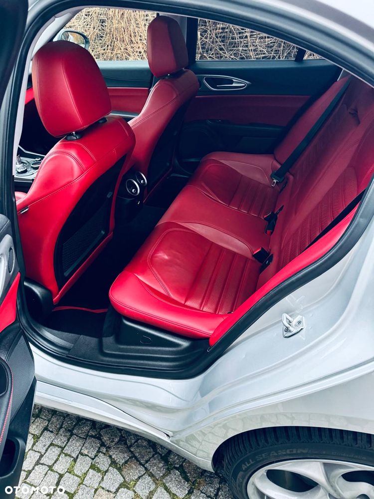 Alfa Romeo Giulia 2.2 AT8-Q4 Veloce - 18