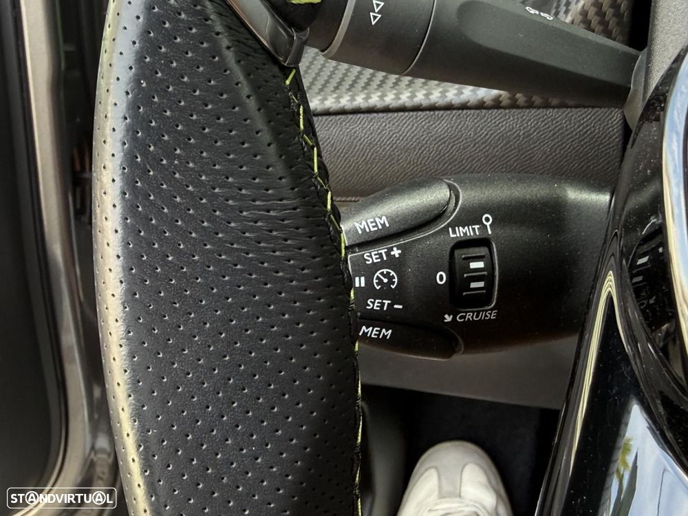 Peugeot 2008 1.2 PureTech GT - 28