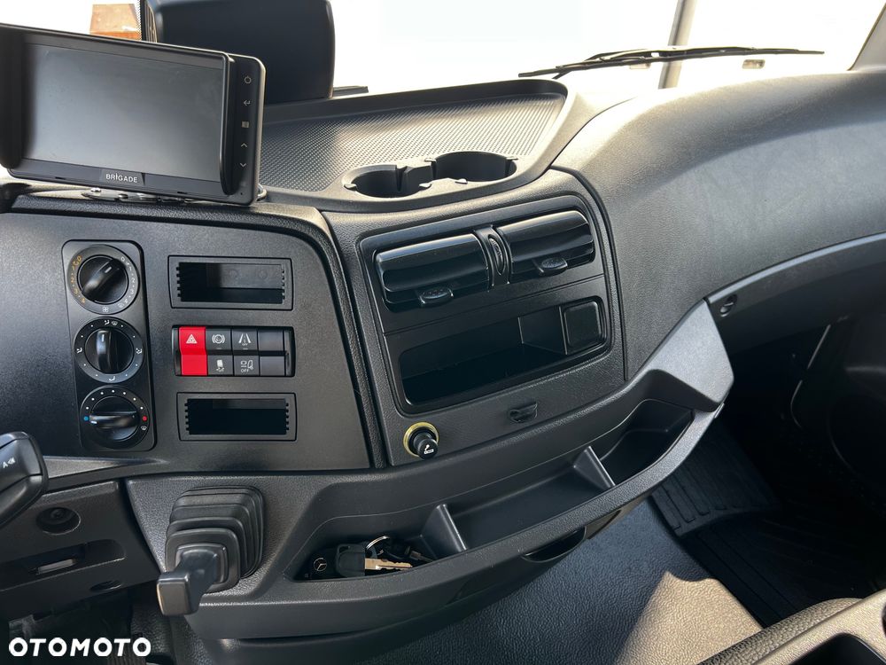 Mercedes-Benz ATEGO - 28