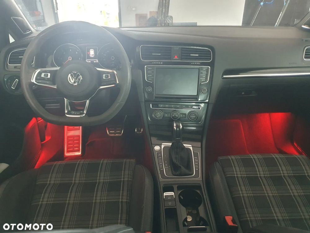 Volkswagen Golf - 11