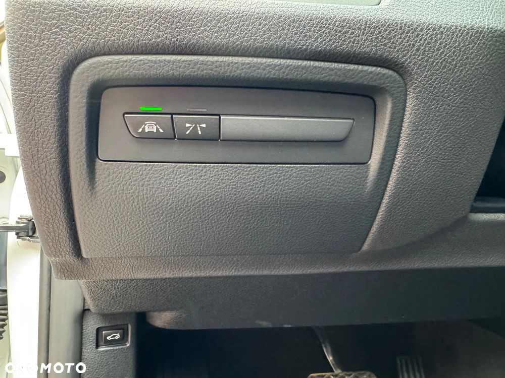 BMW Seria 3 330i xDrive Sport Line Shadow - 10