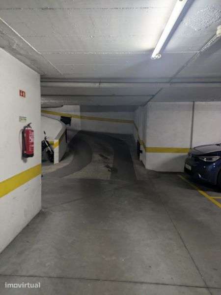 Garagem 17m² em Fitares, Rio de Mouro - Grande imagem: 4/4
