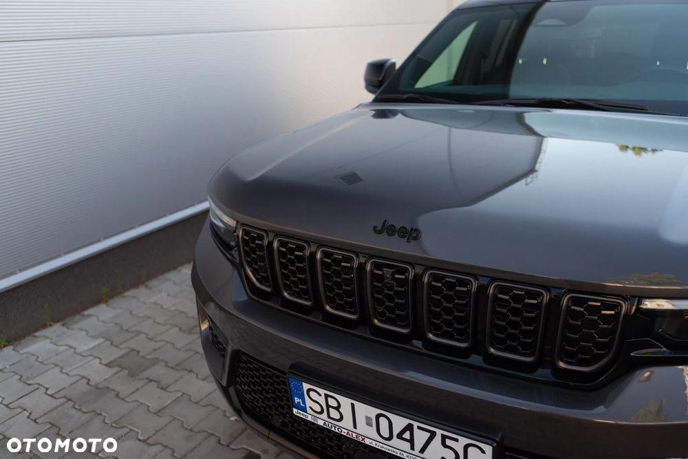 Jeep Grand Cherokee - 25
