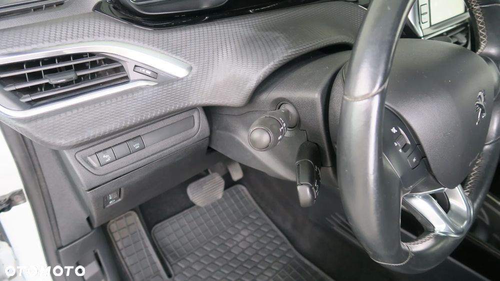 Peugeot 2008 1.2 Pure Tech Style S&S EAT6 - 20