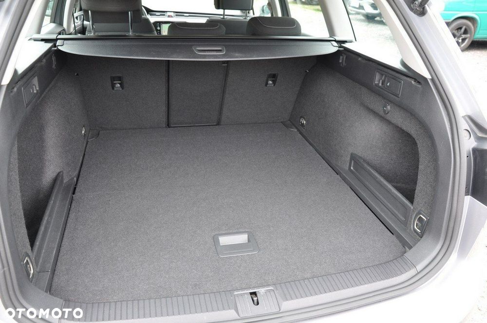 Volkswagen Passat - 27