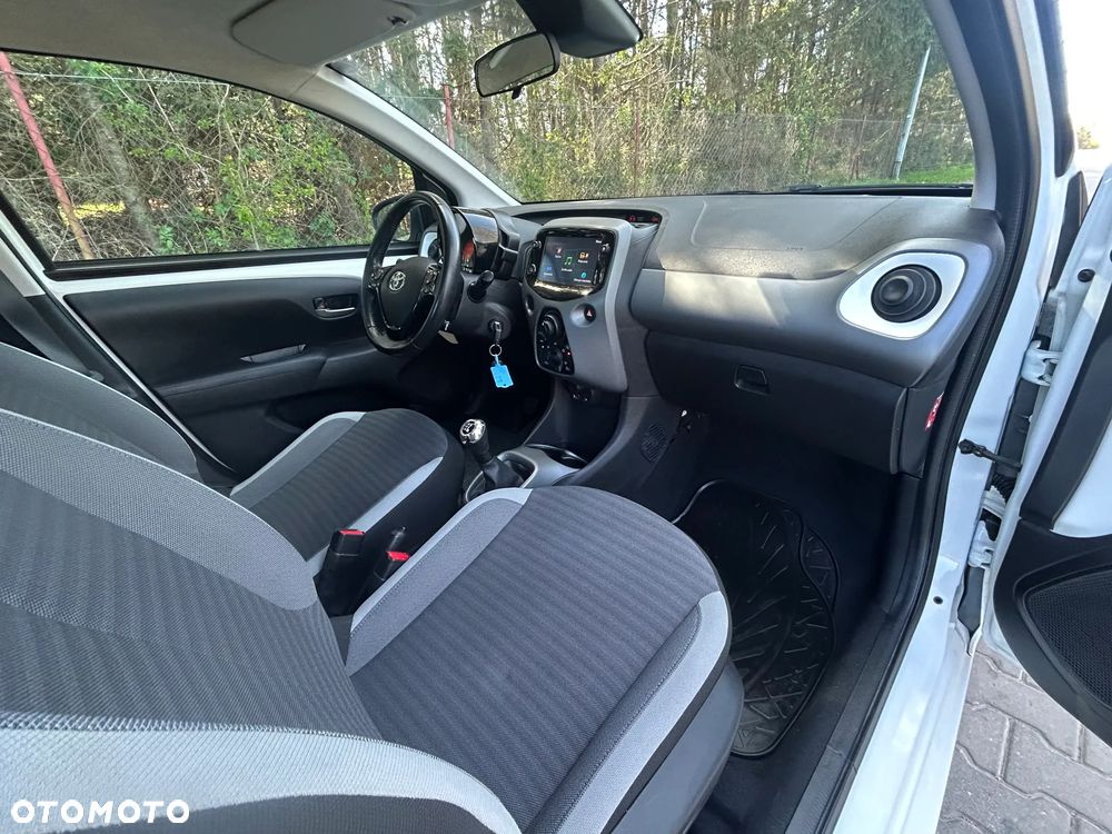 Toyota Aygo x-play - 11