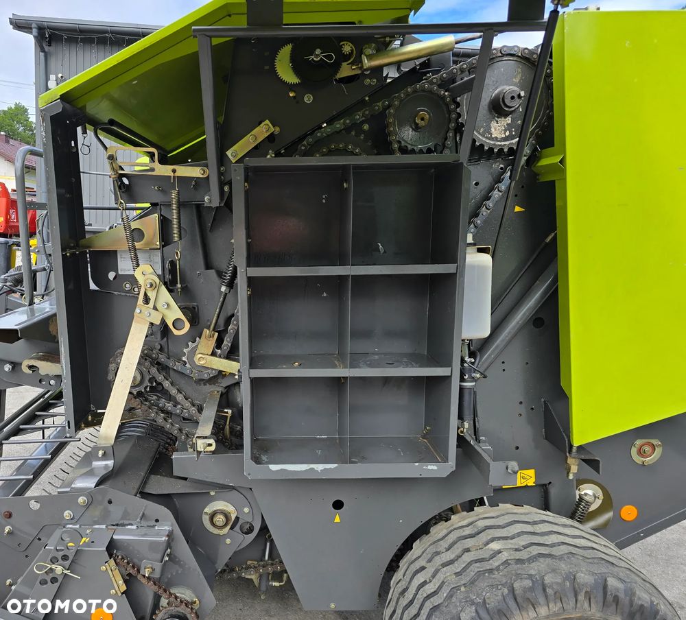 Claas Rollant 350 - 9
