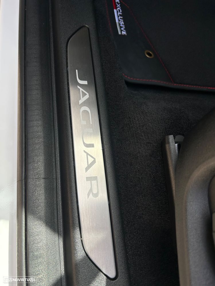 Jaguar E-Pace 1.5 P300e R-Dynamic S AWD Aut. - 27