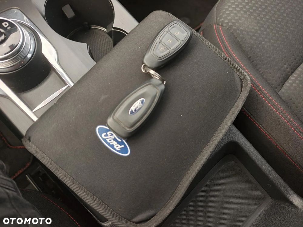 Ford Kuga 2.5 Duratec PHEV ST-LINE - 28