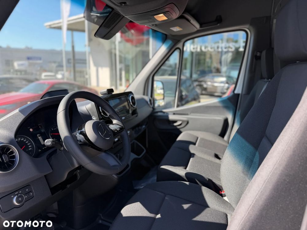 Mercedes-Benz Sprinter - 2
