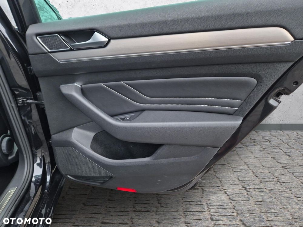 Volkswagen Passat - 30